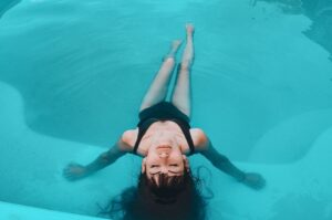 Como Identificar e Remover Alganismo na Água de Piscinas: Prevenção e Tratamento Eficaz